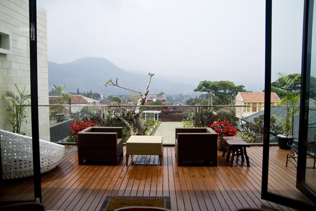 D Green Villa Lembang Zimmer foto